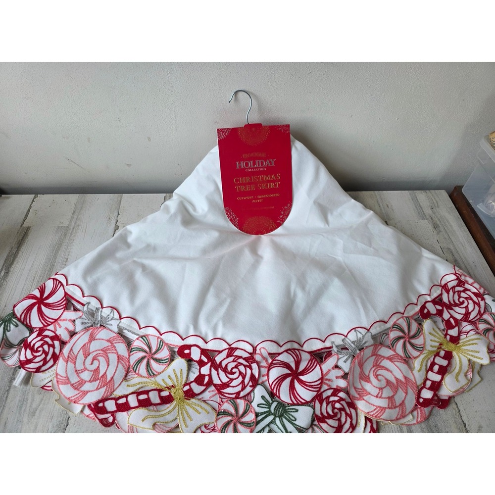 Envogue‎ peppermint candy 56inch tree skirt pink red new Xmas white embroidered